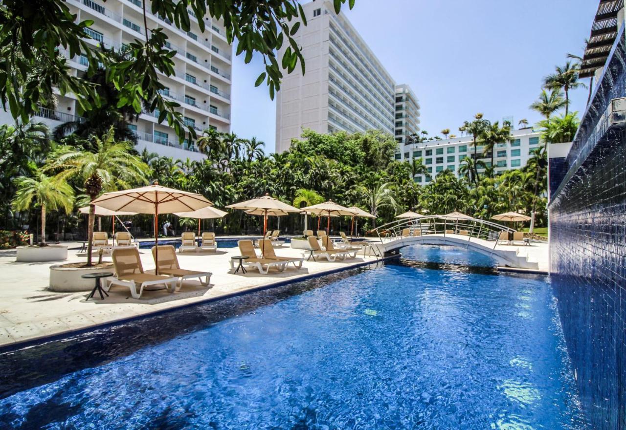 فندق إمبوريو أكابولكو المظهر الخارجي الصورة The pool at the hotel