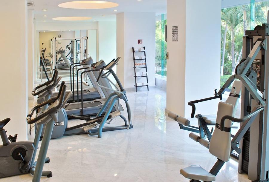فندق إمبوريو أكابولكو المظهر الخارجي الصورة The gym at the hotel