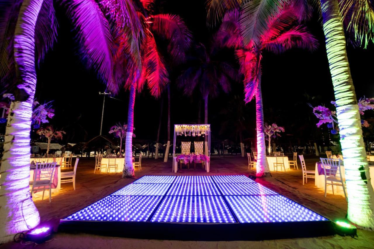فندق إمبوريو أكابولكو المظهر الخارجي الصورة A dance floor with LED lights