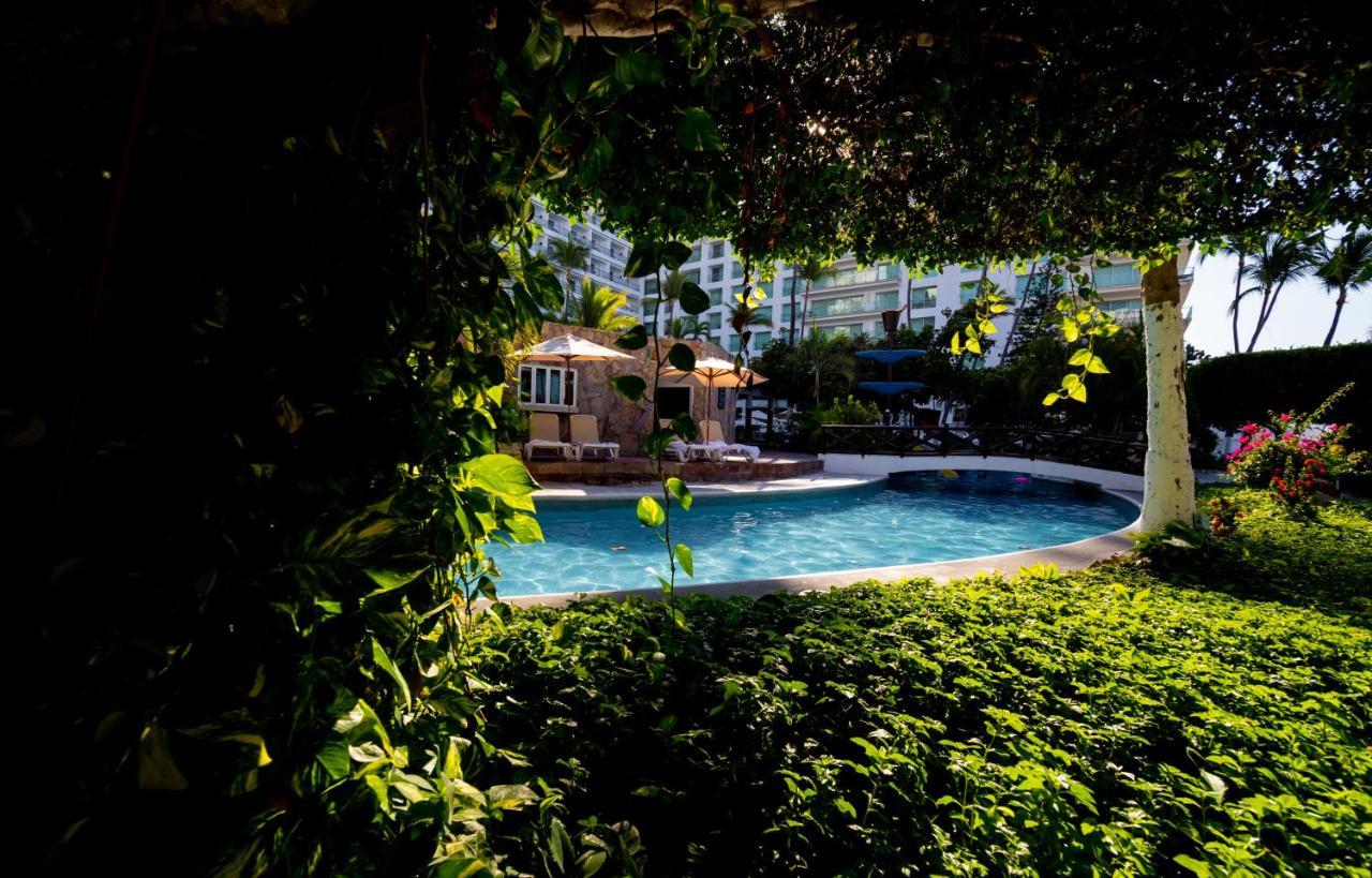 فندق إمبوريو أكابولكو المظهر الخارجي الصورة The pool at the Hotel