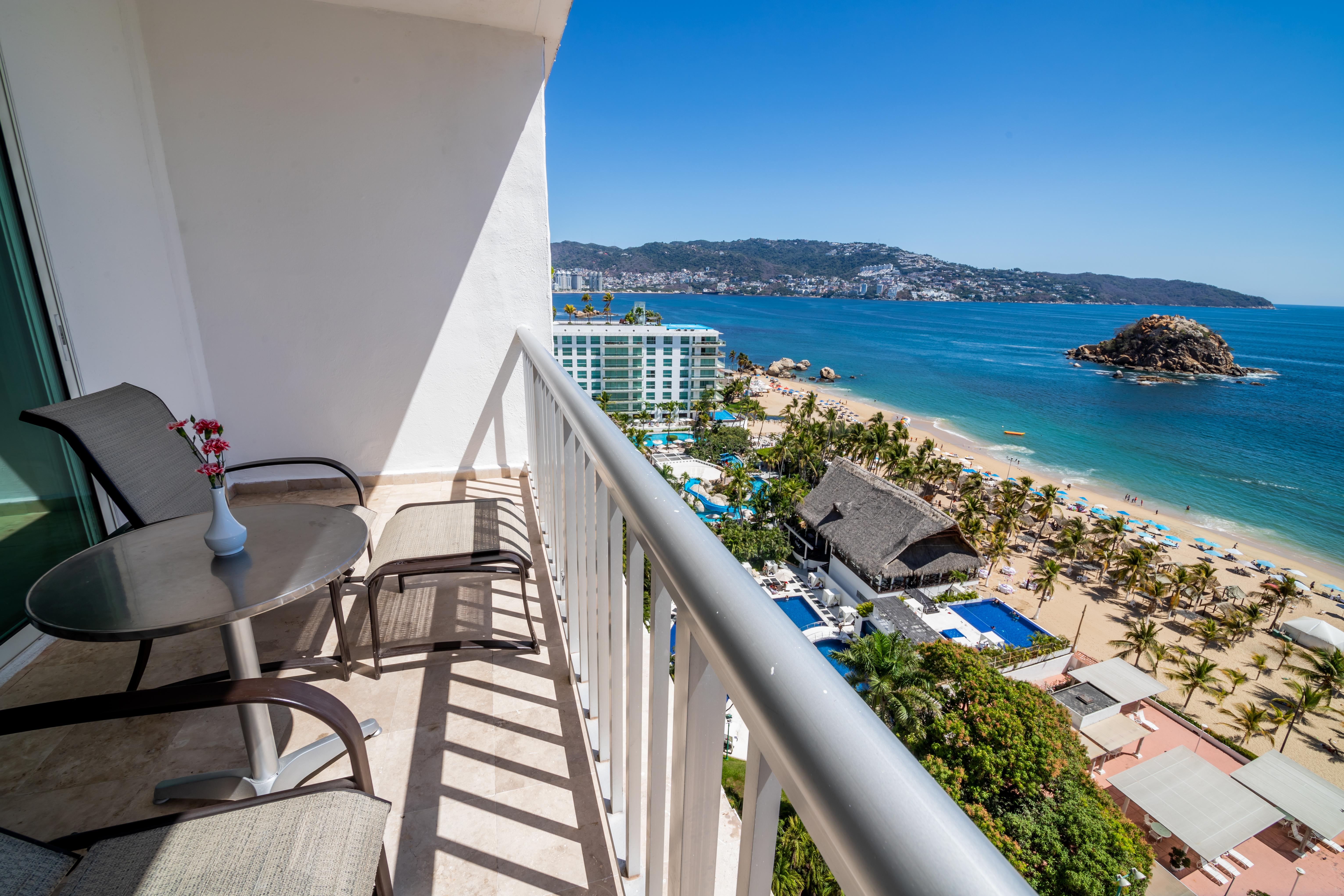فندق إمبوريو أكابولكو المظهر الخارجي الصورة View of the Bay of Acapulco from a hotel