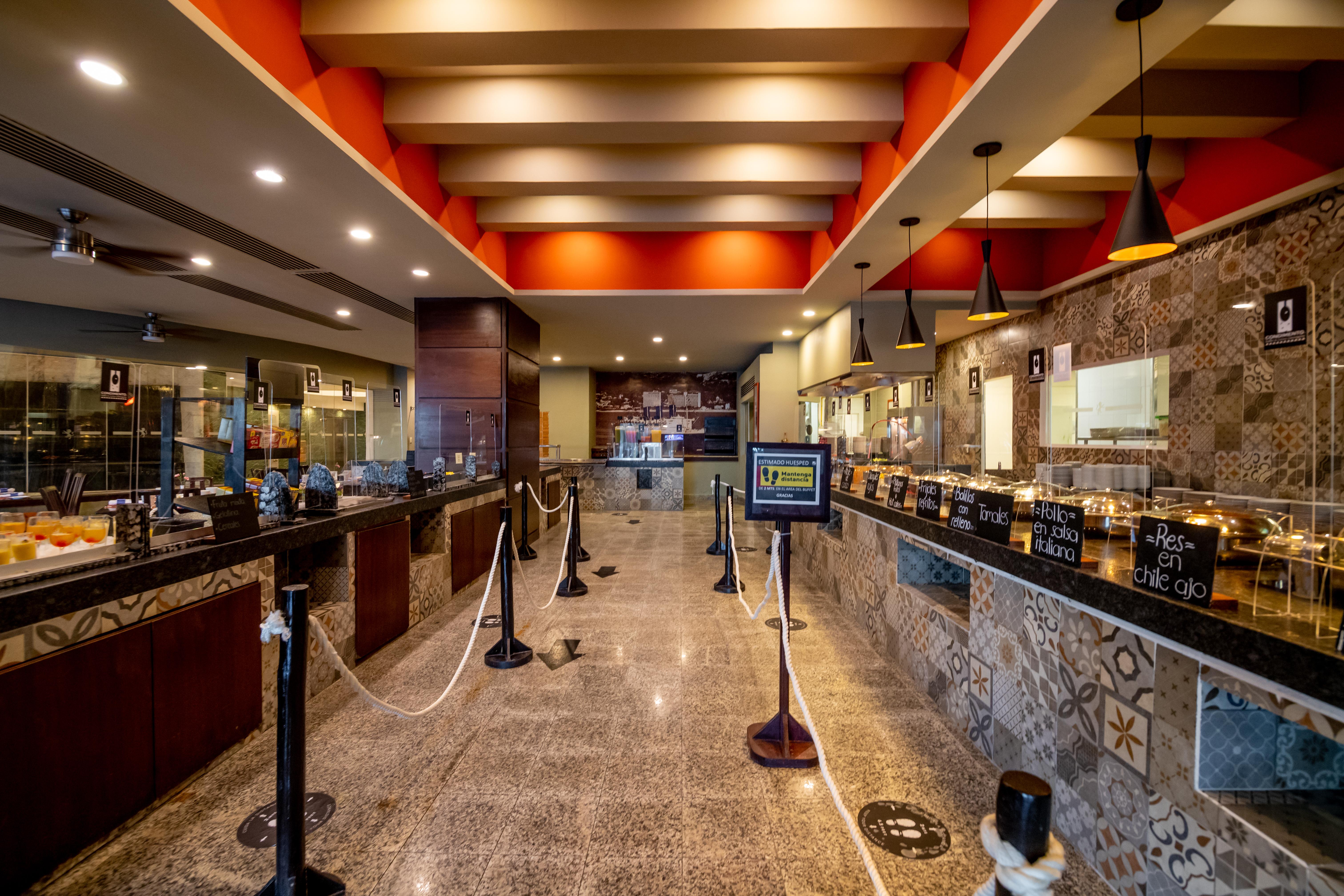 فندق إمبوريو أكابولكو المظهر الخارجي الصورة The buffet at the hotel