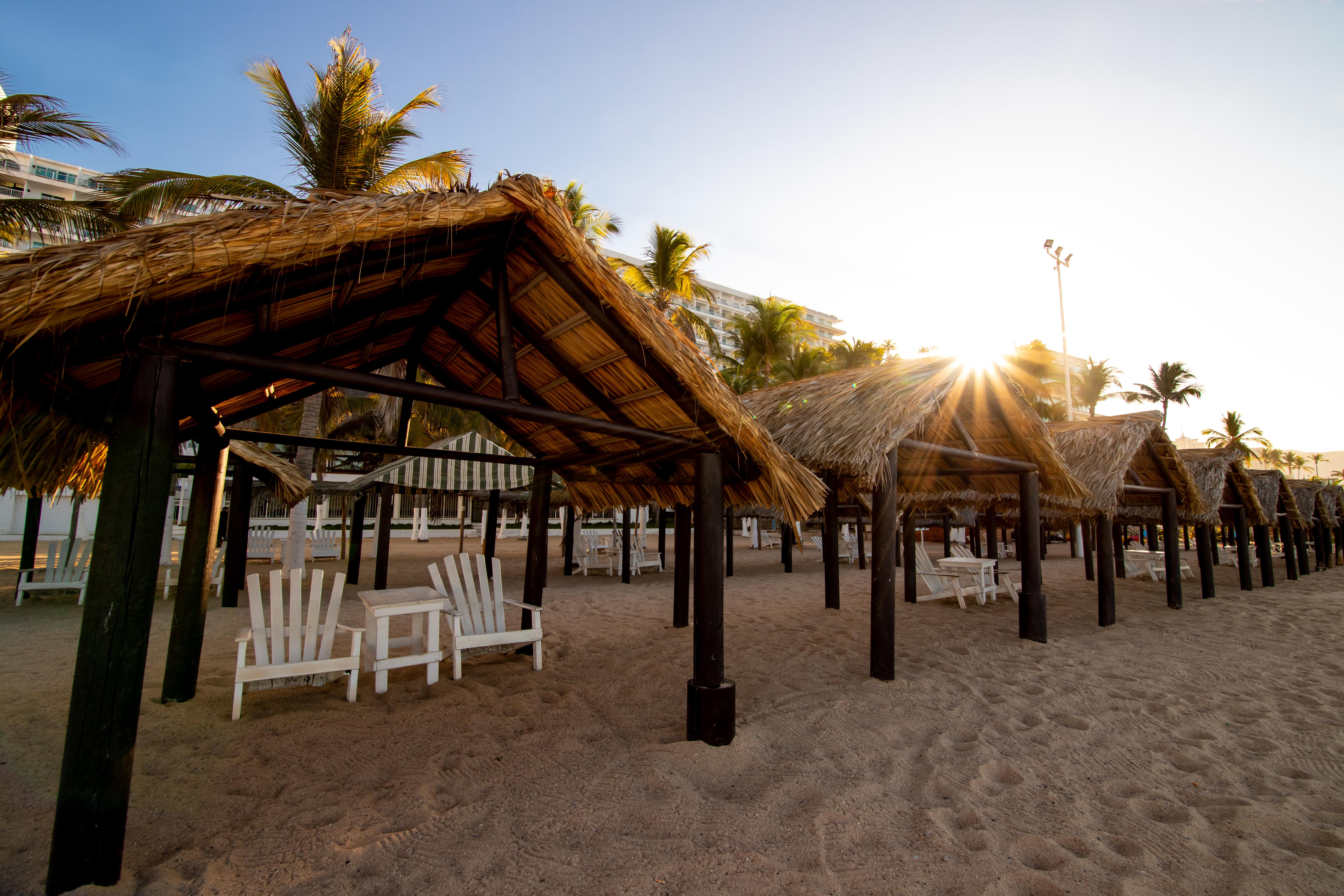 فندق إمبوريو أكابولكو المظهر الخارجي الصورة The beach at the resort